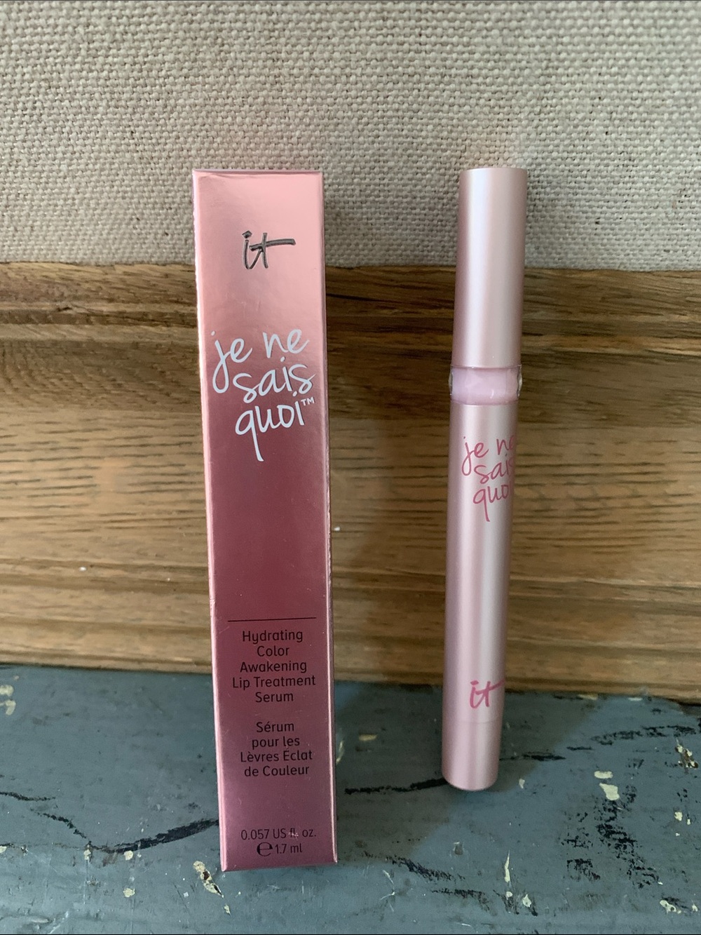 it cosmetics Je Ne Sais Quoi Hydrating Lip Treatment Serum - Pink